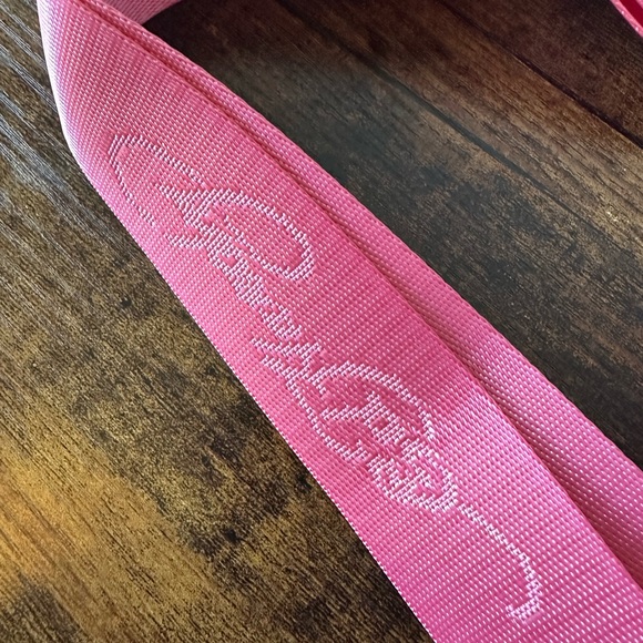 Ed Hardy Vibrant Pink Skull Embossed Crossbody Bag Wallet with Wristlet NWT - Picture 10 of 10